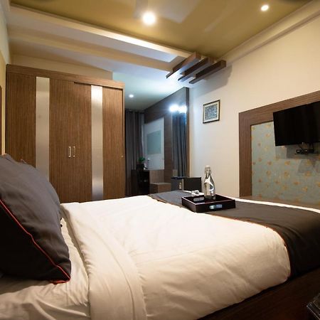 Oyo 79355 Collection O Hotel Adona Meenangadi Exterior photo